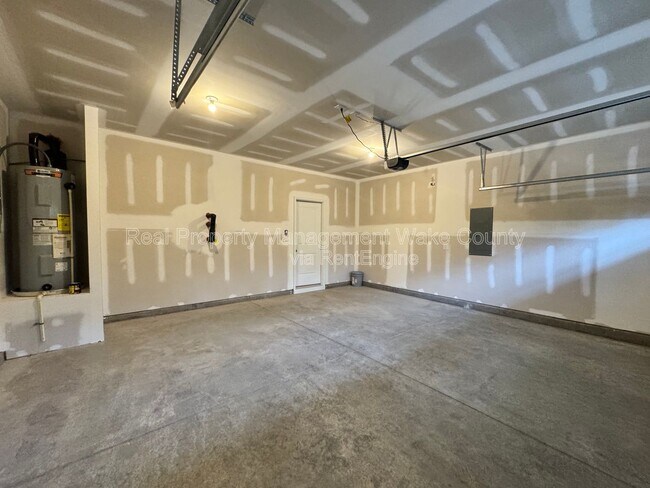 Building Photo - 416 Rowe Wy