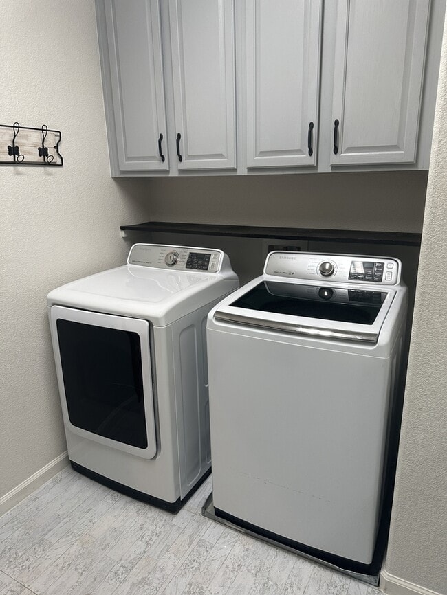 Building Photo - 3904 Purple Finch Ln