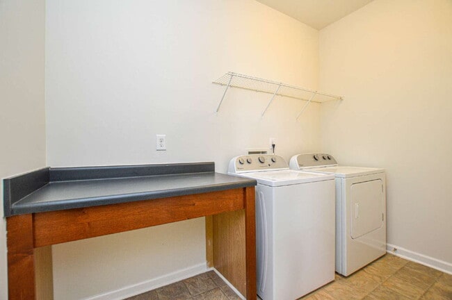 Building Photo - Modern Comfort, Flexible Living, Tailored ...