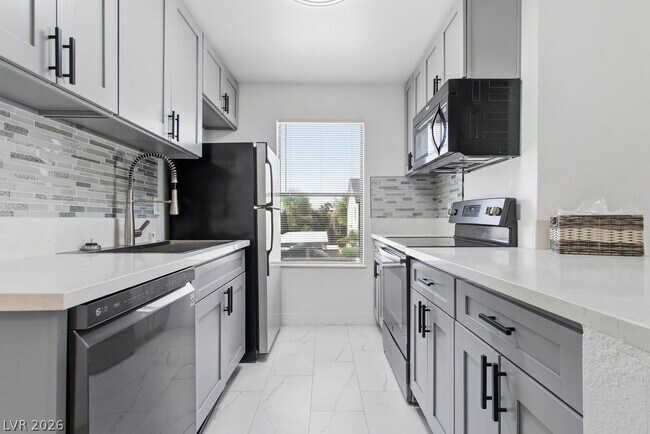 Building Photo - 5121 S Lindell Rd