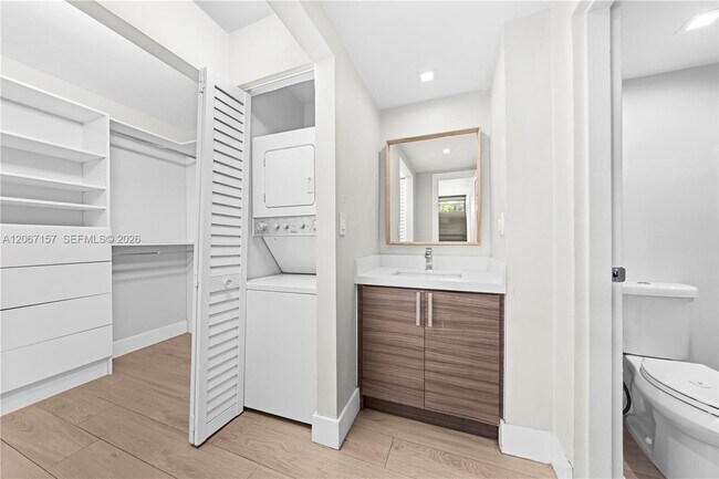 Building Photo - 6480 Miami Lakes Dr