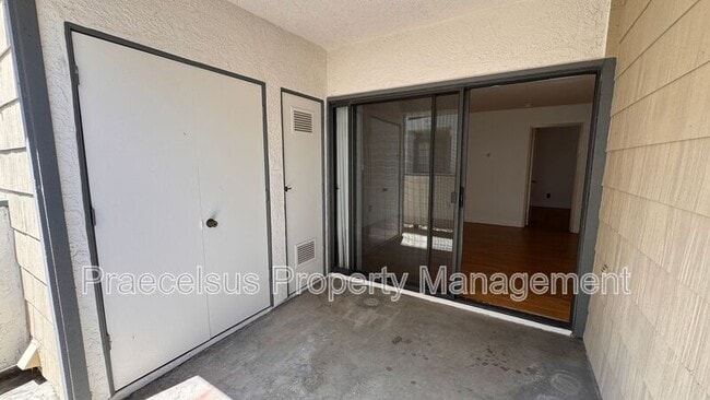 Building Photo - 10935 Summerdale Way