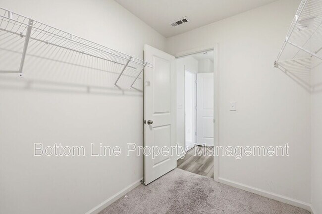 Building Photo - 1117 Dakine Dr