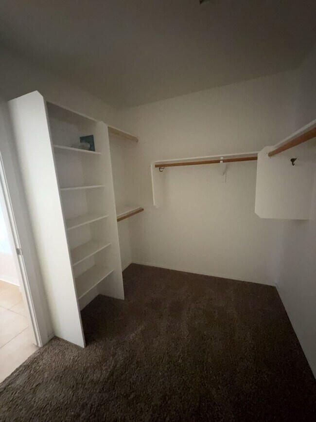 Building Photo - 3bedrom 2 bath
