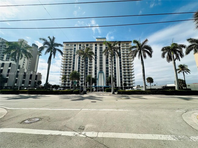 Building Photo - 1500 S Ocean Dr