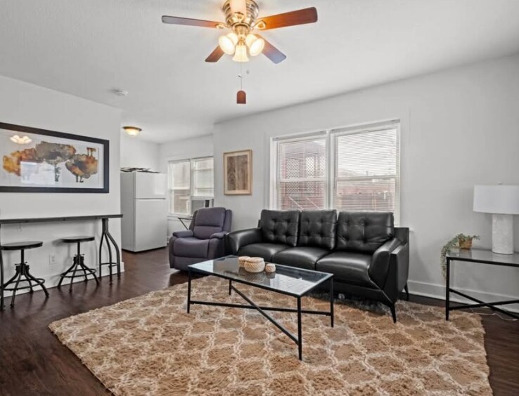 Primary Photo - 3820 Walnut St