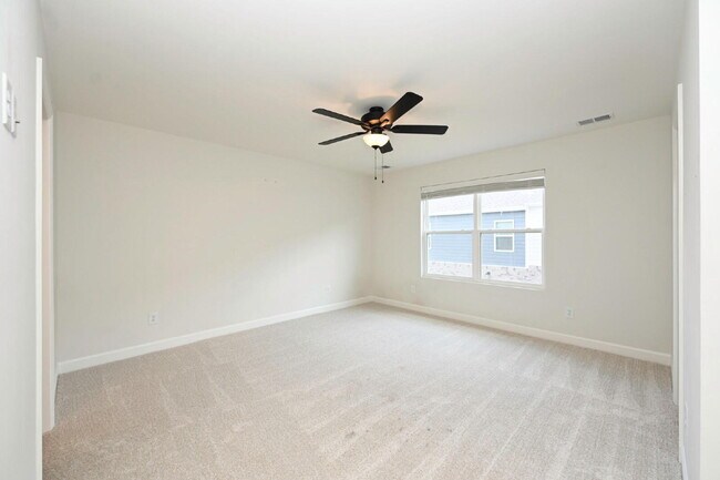 Building Photo - Like-New Modern Townhome Near Dining, Shopping, Trails & Old Hickory Lake