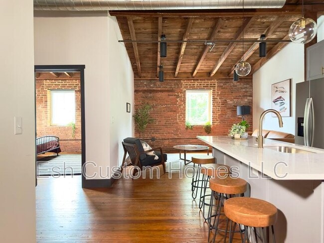 Building Photo - 437 W Grant St