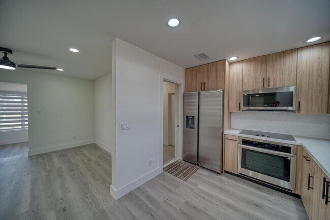 Building Photo - 5150 York Ct