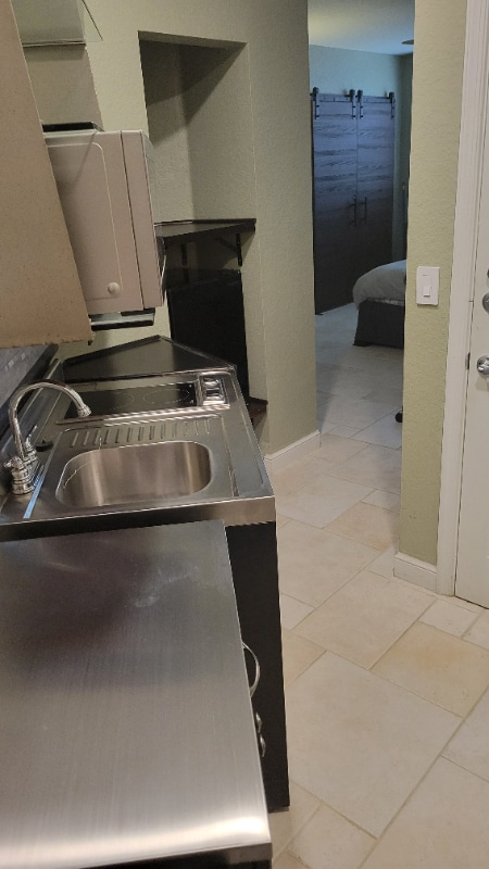 Building Photo - 1118 NE 18th Ct