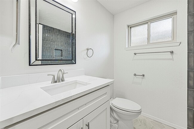 Building Photo - 206 Sweetgum Dr