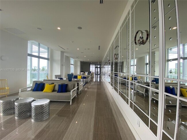 Building Photo - 2000 Metropica Wy