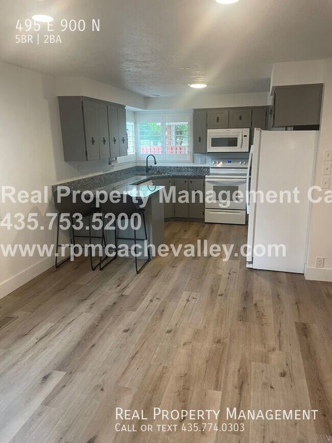 Building Photo - 495 E 900 N