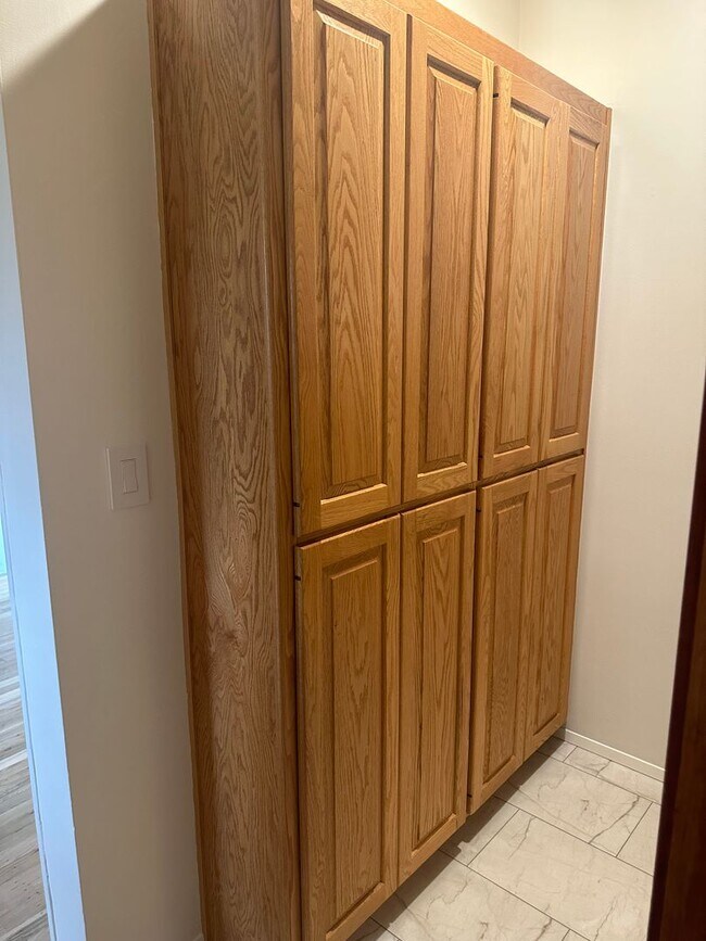 Building Photo - 3 bed, 1 bath house in a great neighborhood!