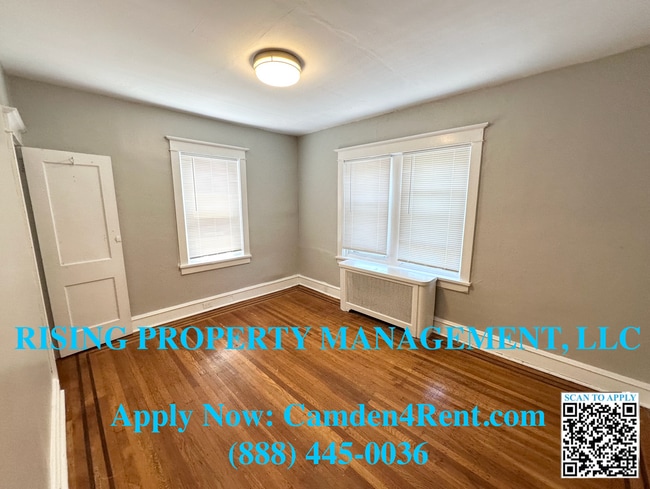 Building Photo - Newly Renovated large 3 bedroom 1 and a ha...