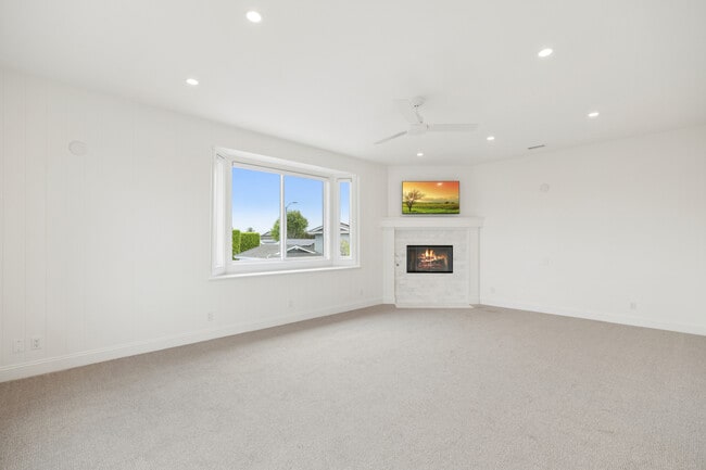 Building Photo - 1915 Windward Ln