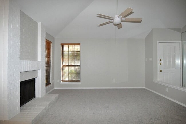 Building Photo - "Adorable 2-1 Duplex with Character, Comfo...