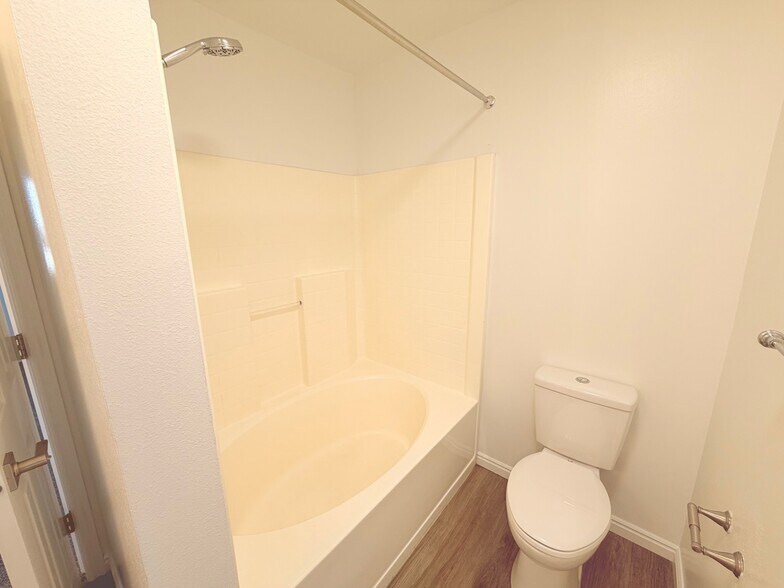 Building Photo - 88 Hampton Pl