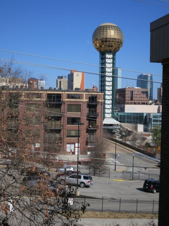 Building Photo - Beautifully Updated 3 bedroom/2 bath - 11th Place Condominiums Unit #2003 Available August 2026 $...