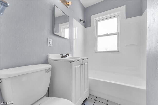 Building Photo - 4657 Warner Rd