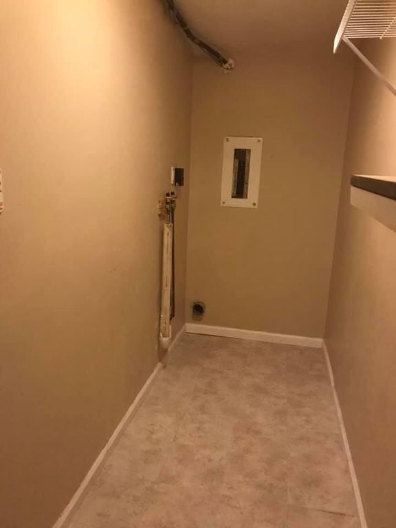 Building Photo - 775 Bobbins Ln