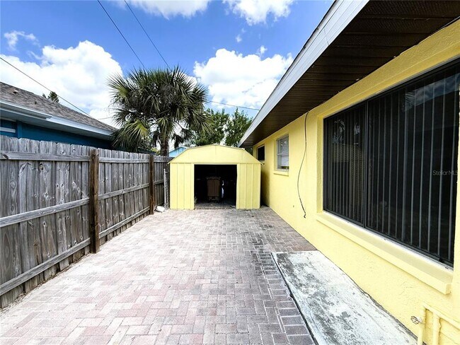 Building Photo - 14017 W Parsley Dr