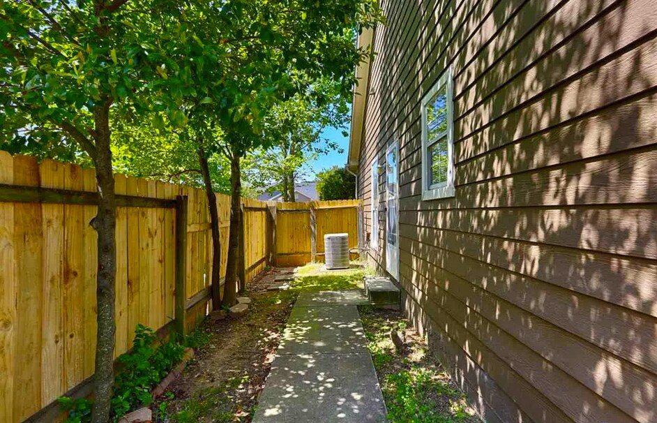 Building Photo - 111 Bentworth Ln