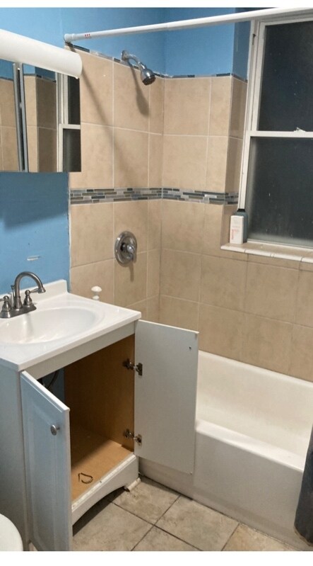 Building Photo - 3336 W Chicago Ave