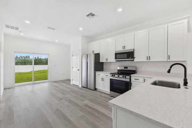 Building Photo - Modern Living Meets Comfort – Stunning 3 Bed, 2 Bath Home!