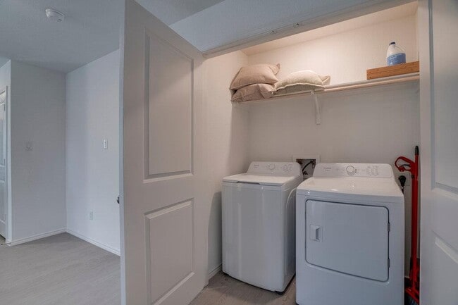 Building Photo - 321 Keefer