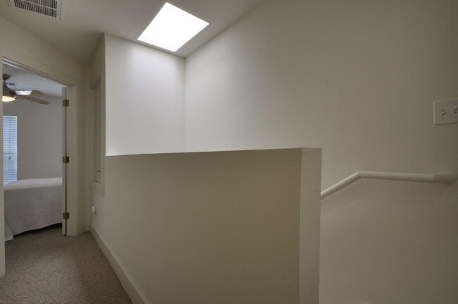 Building Photo - 711 W 32nd St