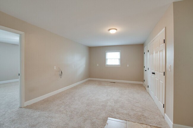 Building Photo - 2107 Edinburgh Drive