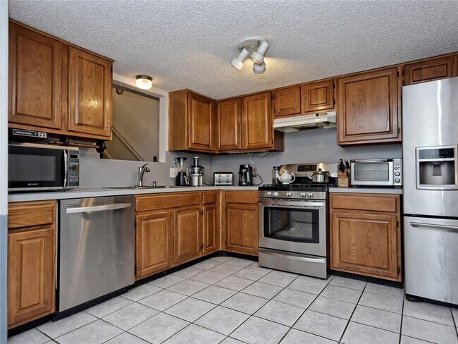 Building Photo - 7801 Palacios Dr