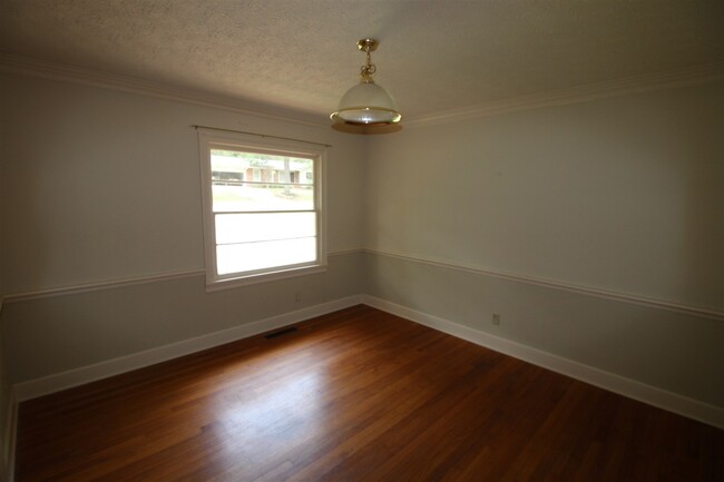 Building Photo - 2153 Southwood Rd