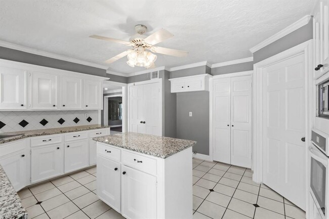 Building Photo - 18318 Mahogany Forest Dr