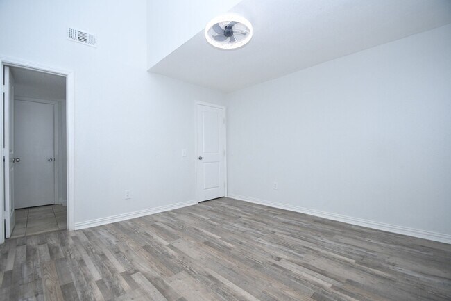 Building Photo - 9809 Richmond Ave.