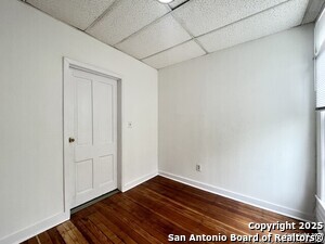 Building Photo - 827 Steves Ave