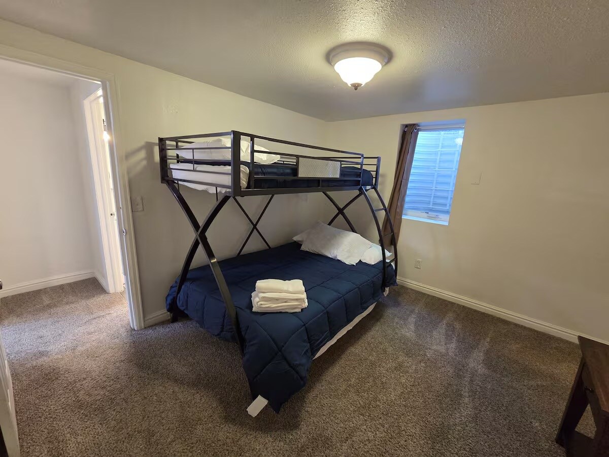 Building Photo - 1031 Erie St