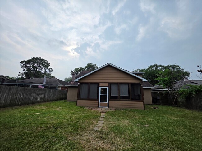 Building Photo - 507 Leicester Ln