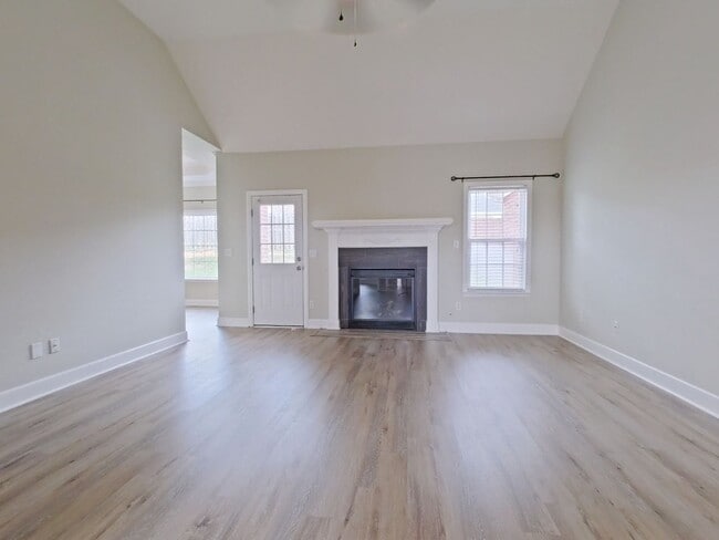 Building Photo - 4858 Somerset Dr