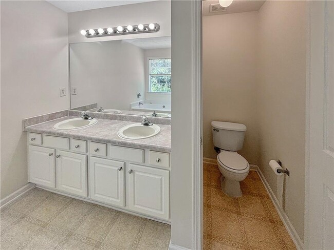 Building Photo - 3397 Hill Pond Dr NE