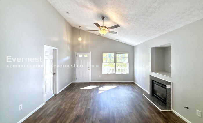 Building Photo - 5321 Miramar Dr