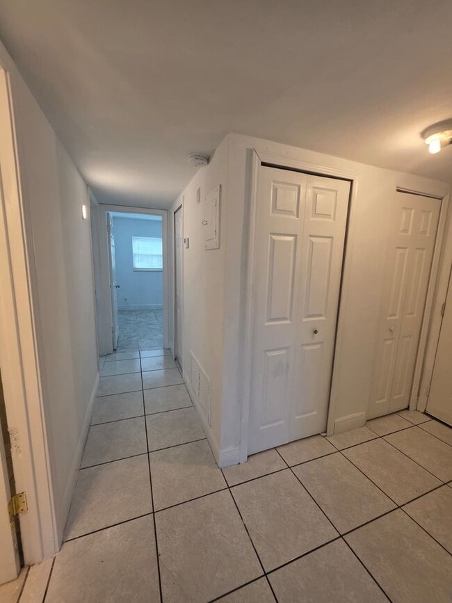Building Photo - LAS PALMAS AT SAND LAKE CONDO