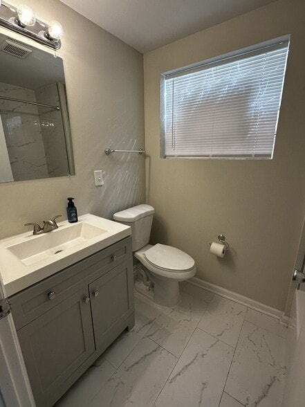 Building Photo - 3211 S 53rd Ct