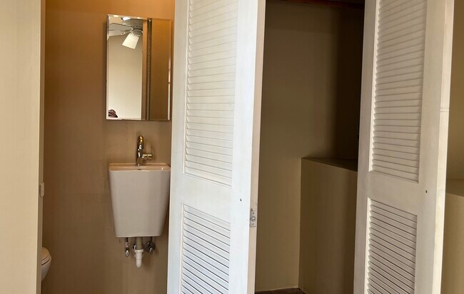 half bath and closet - 934 Micheltorena St