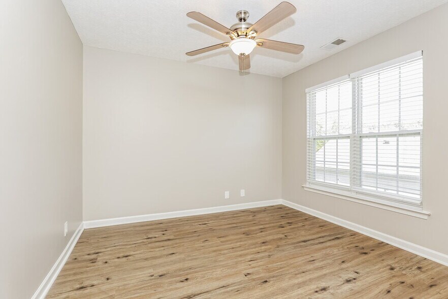 Building Photo - 6713 Ascot Dr