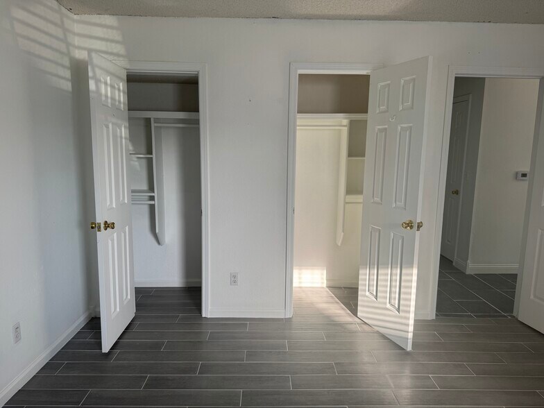 Building Photo - 4517 Jamaica Pl