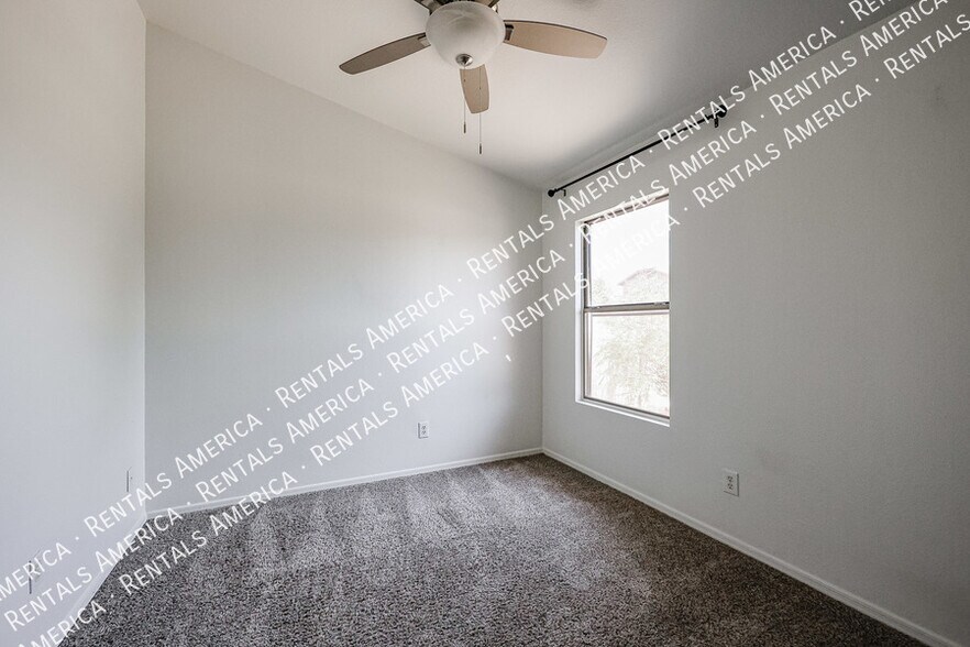 Building Photo - 568 E Sherri Dr