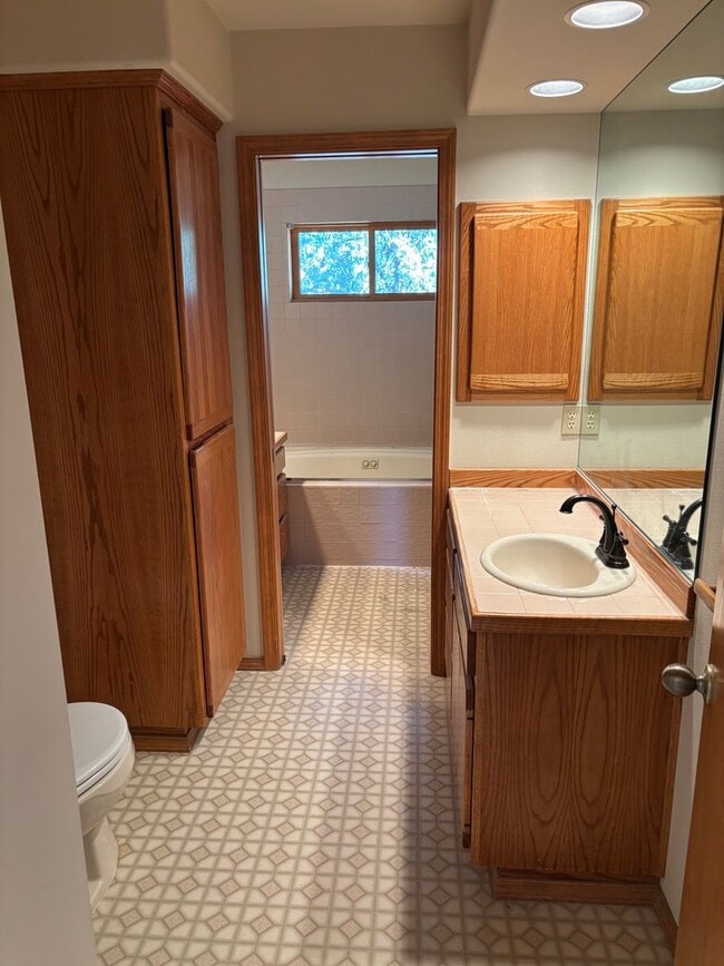 Building Photo - Spacious 3-Bedroom Home on 12 Private Acres between Bend and Sisters!