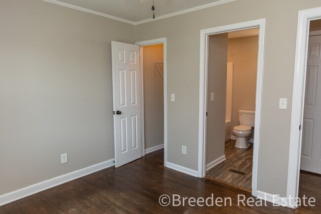 Building Photo - 1096 Elm Cir